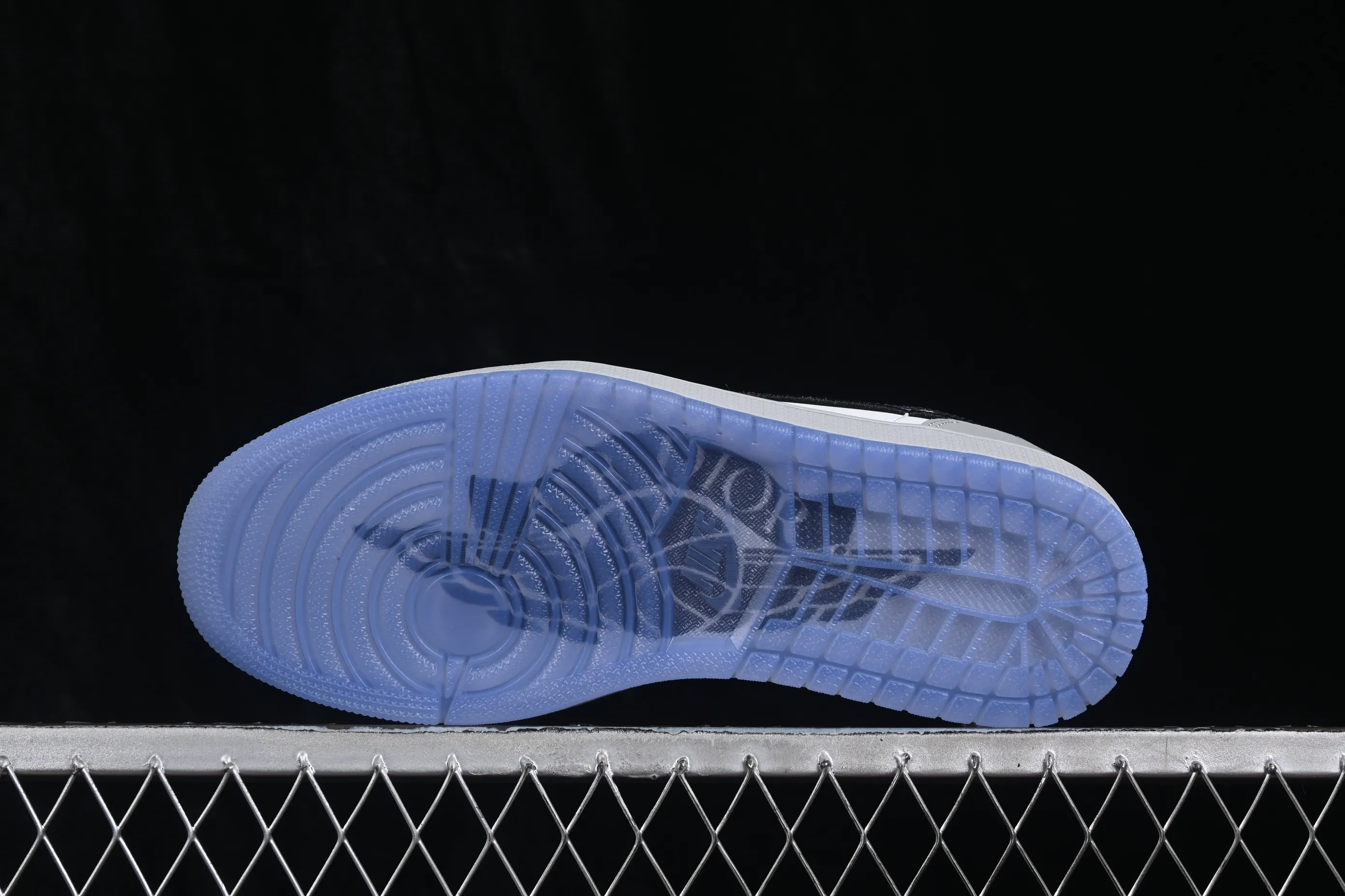 All categories Air Jordan Jordan series basketball shoes Air Jordan 1 Low Dior x Air Jordan 1 Low AJ1 Joe 1 Dior joint white gray low top CN8608-002